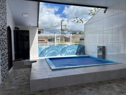 Ref 402 - Excelente Casa com Piscina, Churrasqueira e Amplo Quintal